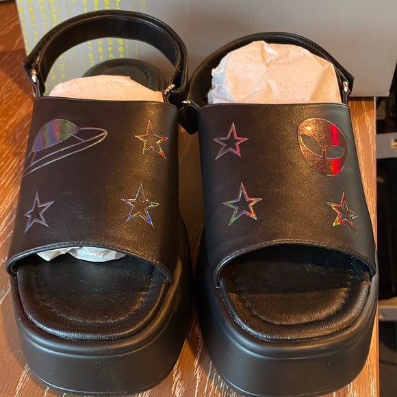 Koi Departed Aliens Slingback Sandals - Black. Size 6
NWOT - Picture 4 of 4